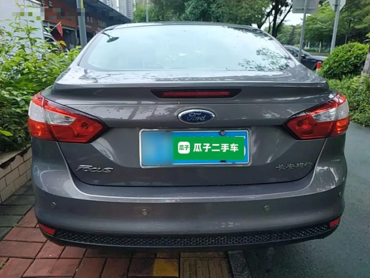 Ford Focus 2012 Sedan 1.6L Automatic Comfort Model — миниатюра 5