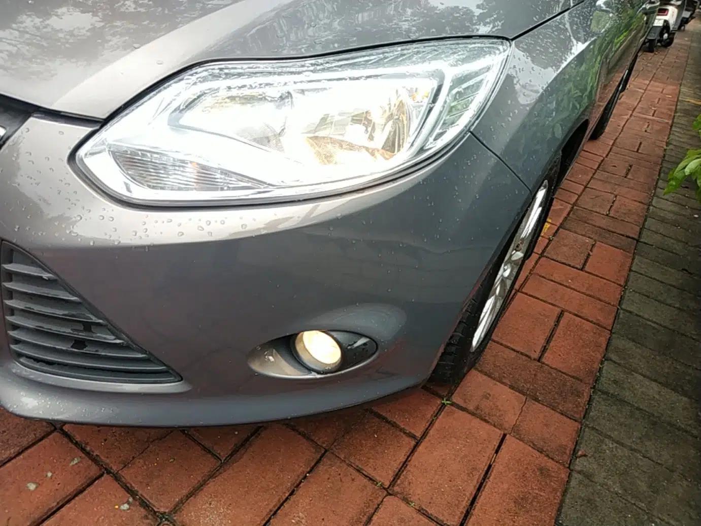 Ford Focus 2012 Sedan 1.6L Automatic Comfort Model — миниатюра 9