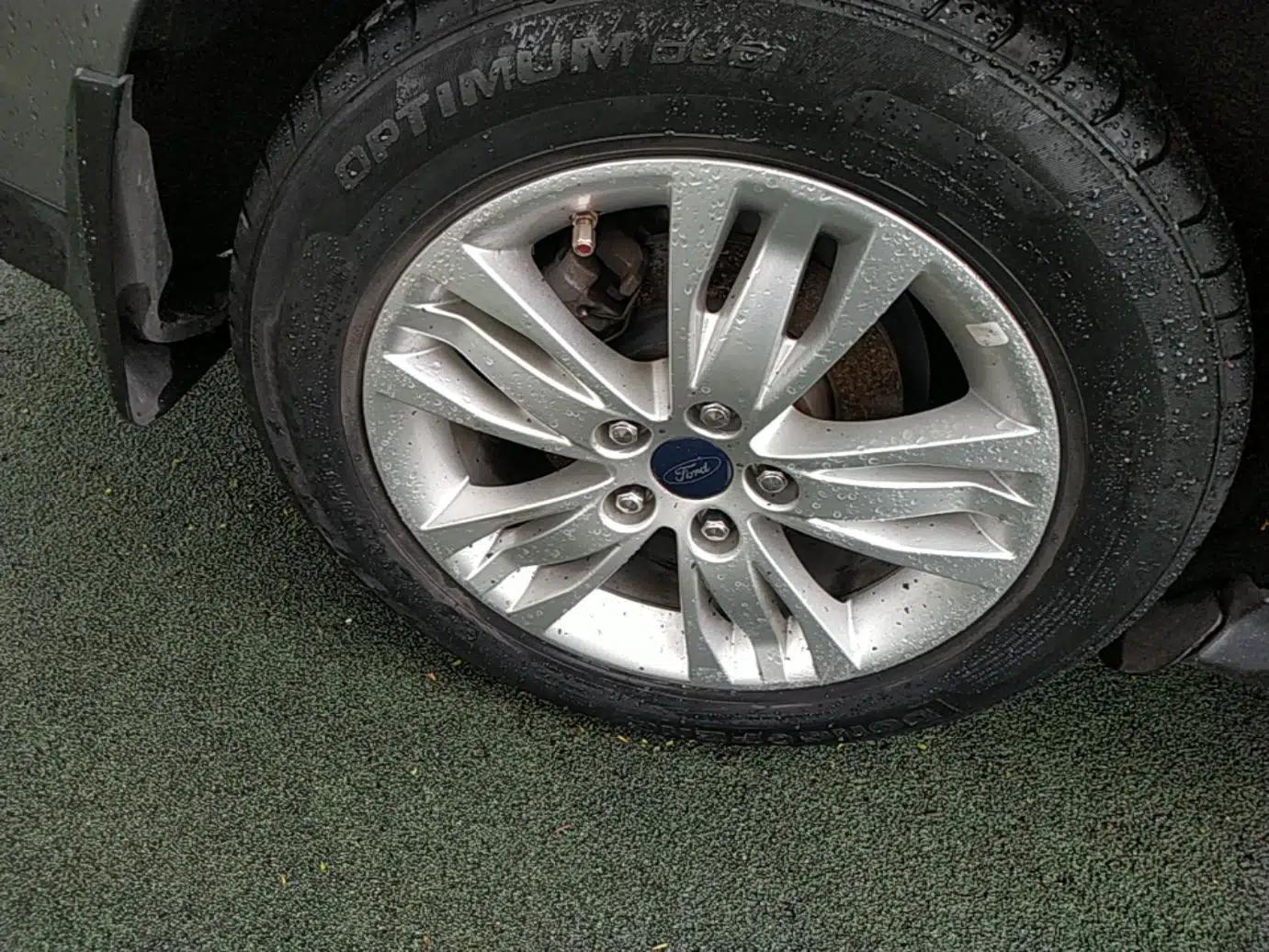 Ford Focus 2012 Sedan 1.6L Automatic Comfort Model — миниатюра 10