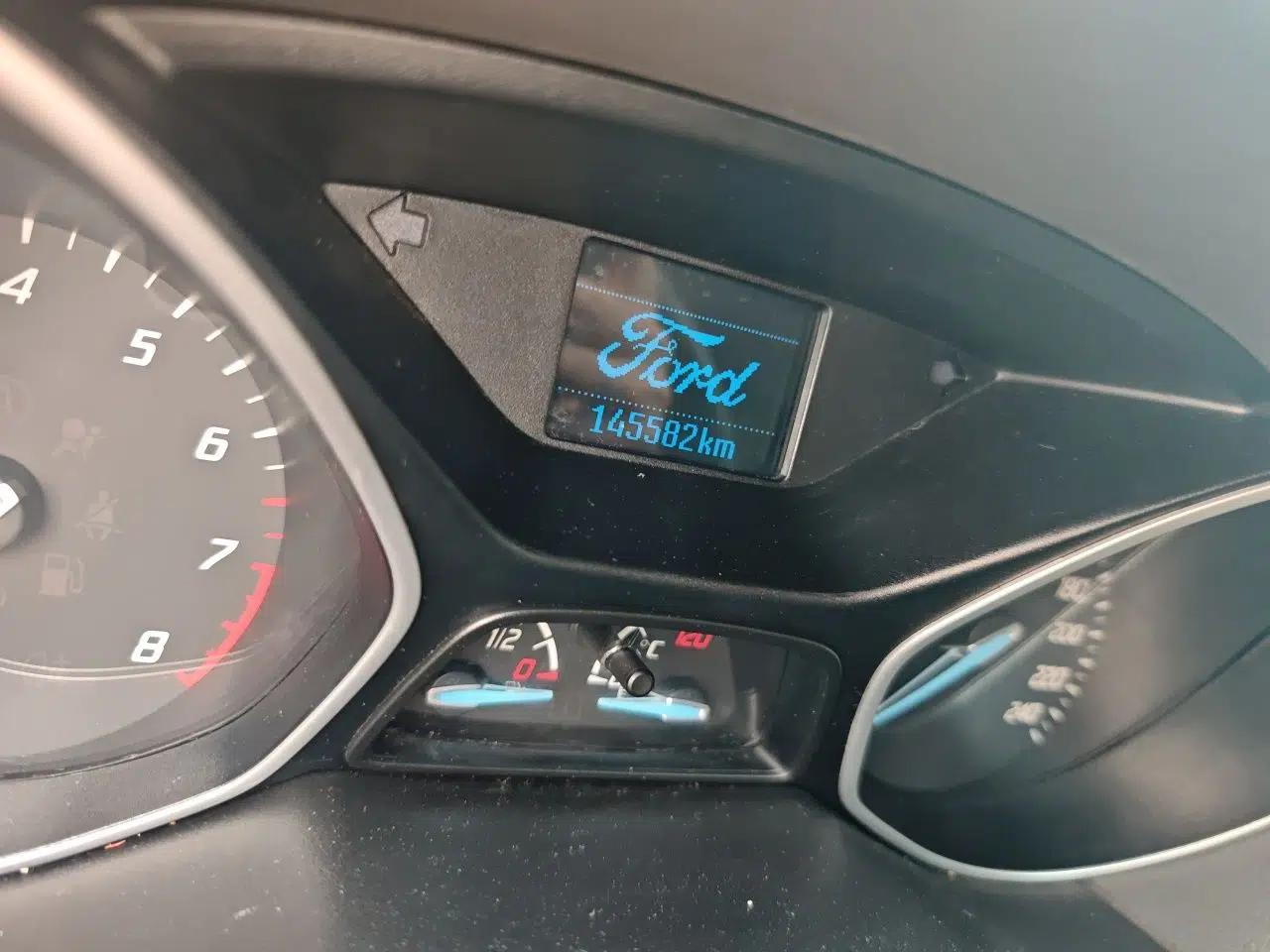Ford Focus 2012 Sedan 1.6L Automatic Comfort Model — миниатюра 13