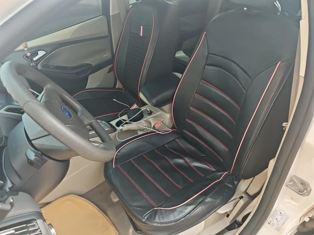 Ford Focus 2012 Sedan 1.6L Automatic Comfort Model — миниатюра 16