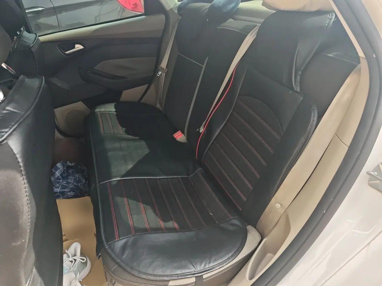 Ford Focus 2012 Sedan 1.6L Automatic Comfort Model — миниатюра 18