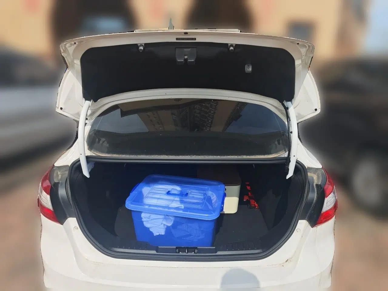Ford Focus 2012 Sedan 1.6L Automatic Comfort Model — миниатюра 20