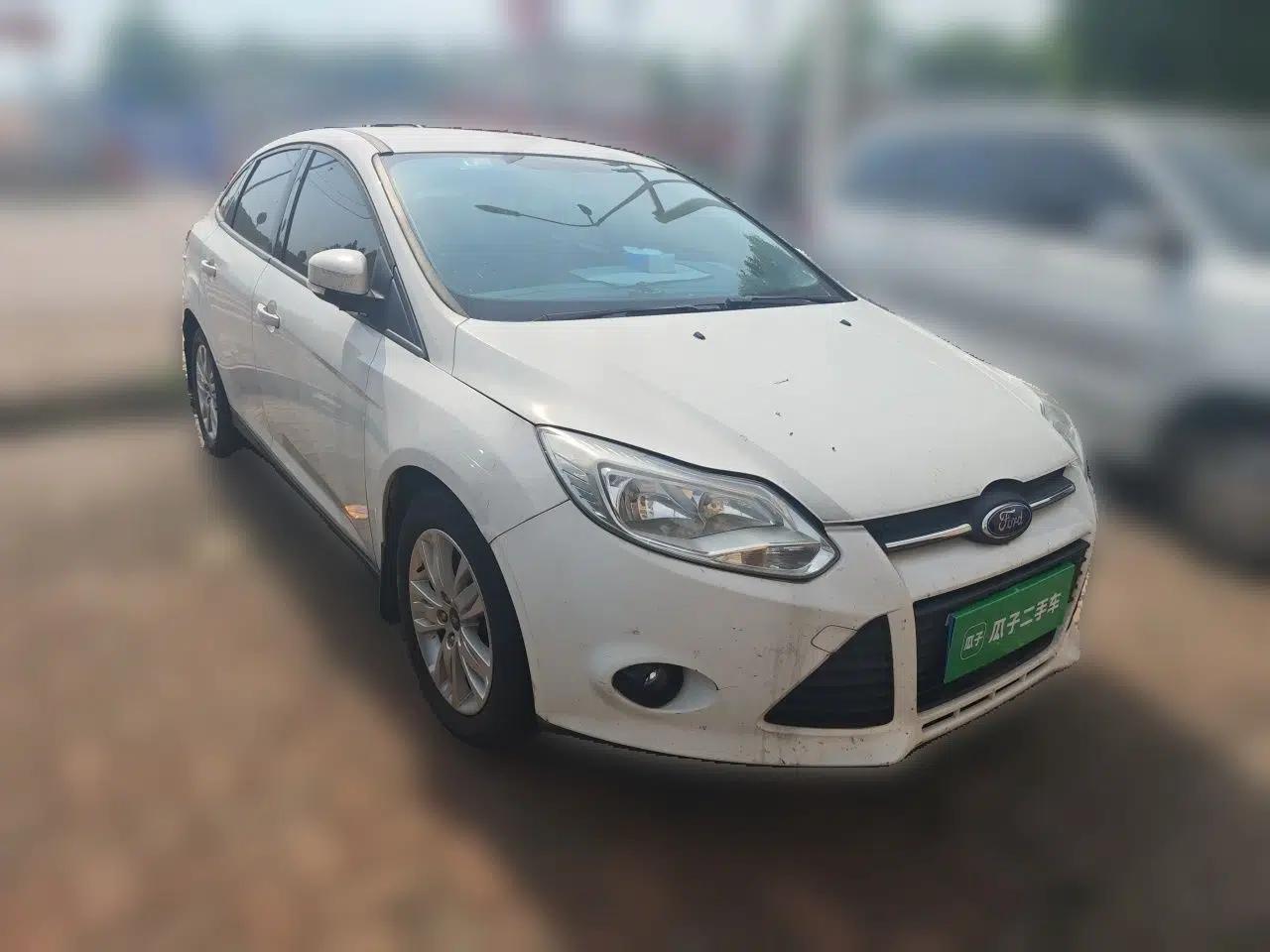 Ford Focus 2012 Sedan 1.6L Automatic Comfort Model — миниатюра 3