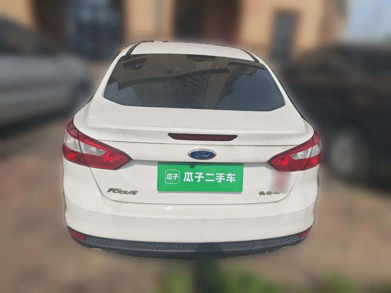 Ford Focus 2012 Sedan 1.6L Automatic Comfort Model — миниатюра 5