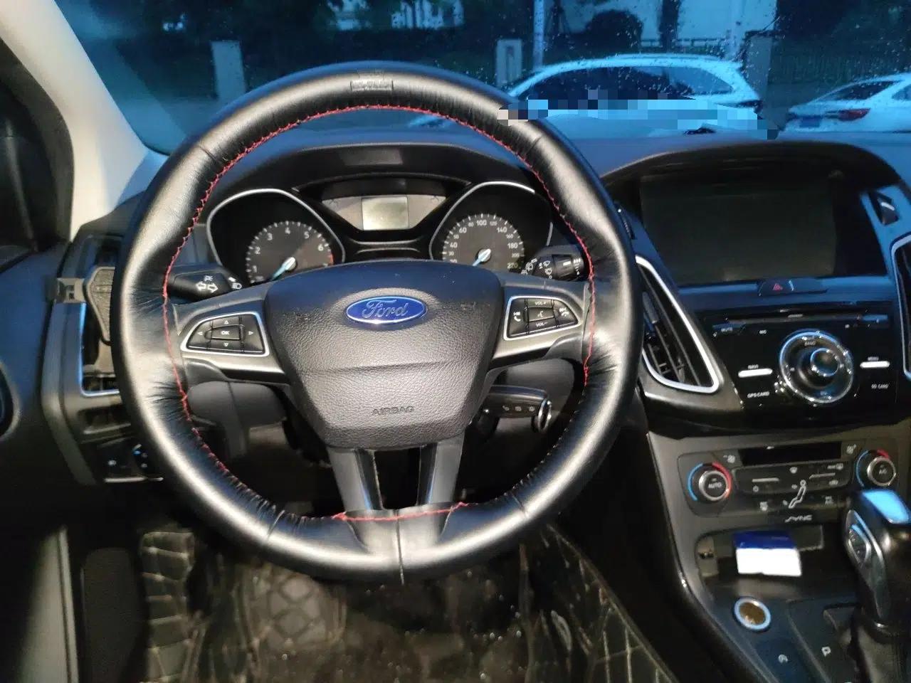 Ford Focus 2015 Hatchback EcoBoost 125 Automatic Supreme Style Edition — миниатюра 11