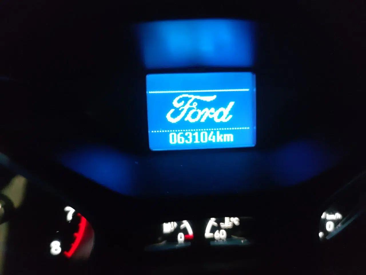 Ford Focus 2015 Hatchback EcoBoost 125 Automatic Supreme Style Edition — миниатюра 13