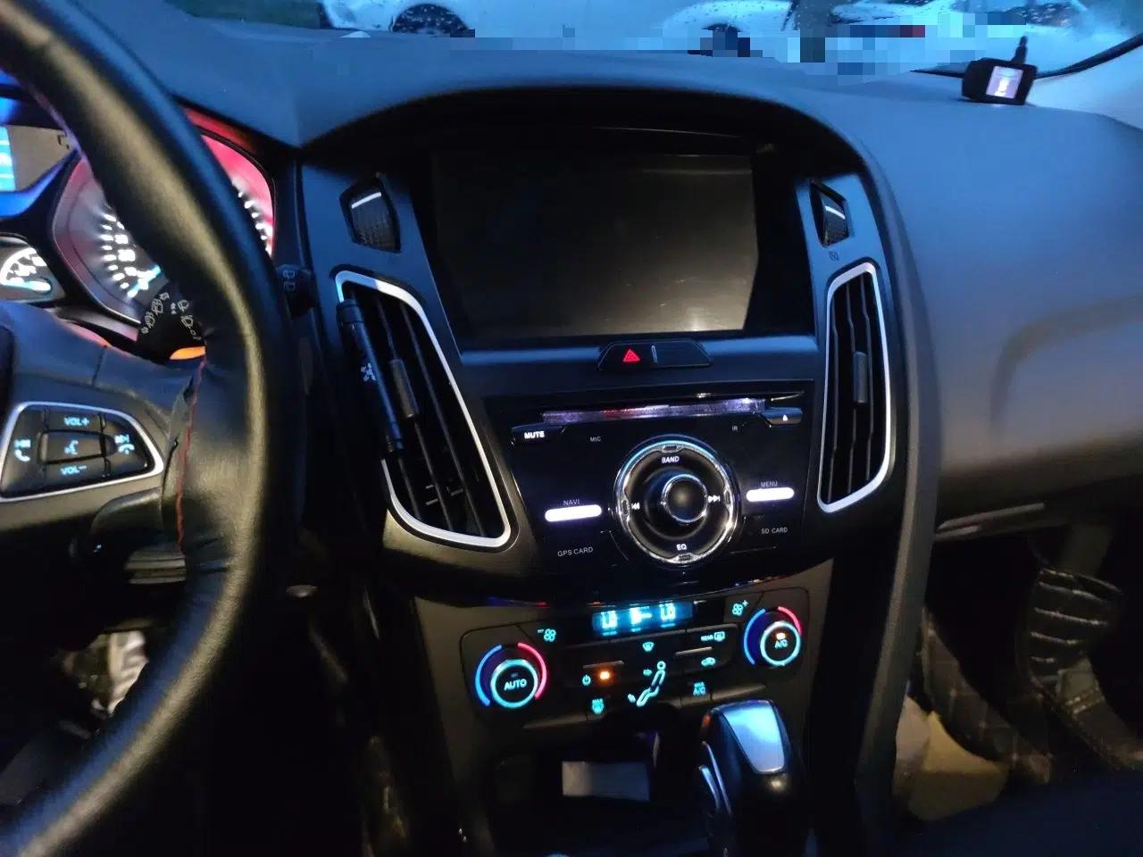 Ford Focus 2015 Hatchback EcoBoost 125 Automatic Supreme Style Edition — миниатюра 14