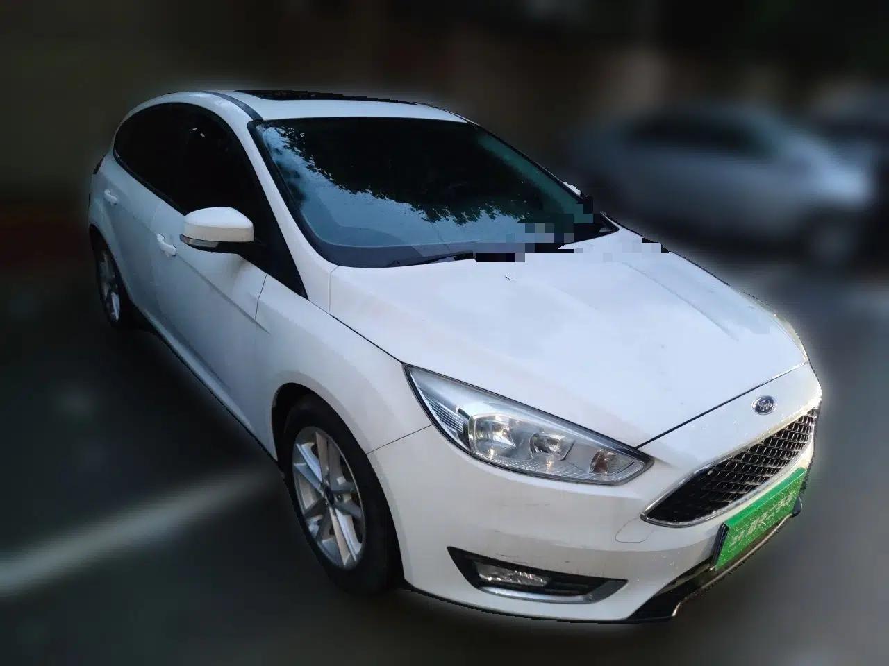 Ford Focus 2015 Hatchback EcoBoost 125 Automatic Supreme Style Edition — миниатюра 3