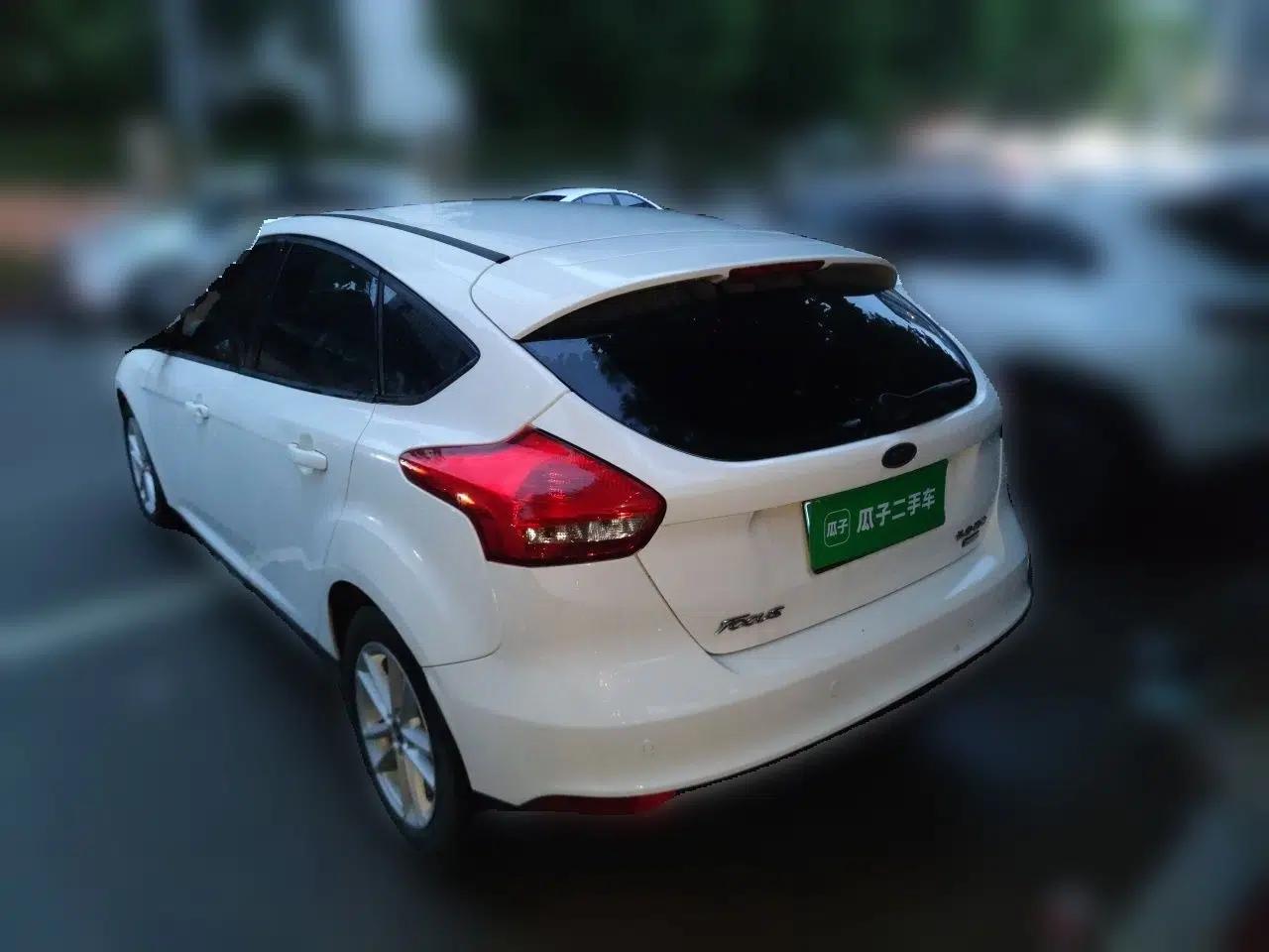 Ford Focus 2015 Hatchback EcoBoost 125 Automatic Supreme Style Edition — миниатюра 4