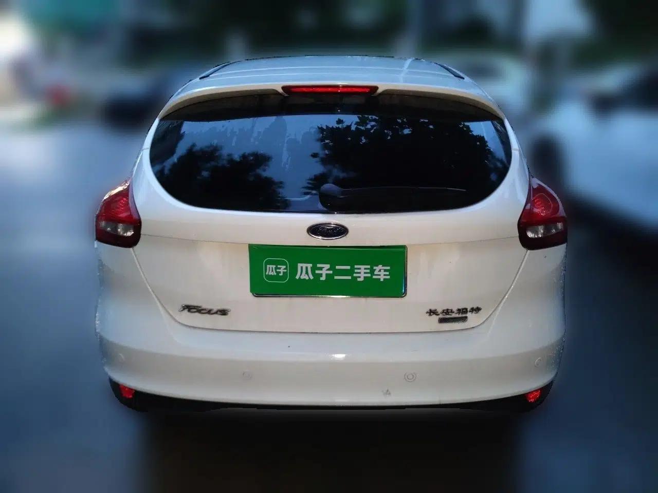 Ford Focus 2015 Hatchback EcoBoost 125 Automatic Supreme Style Edition — миниатюра 5