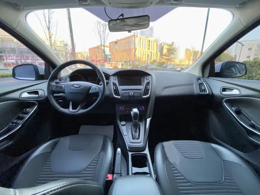 Ford Focus 2017 Hatchback EcoBoost 180 Automatic Elite Model — миниатюра 18