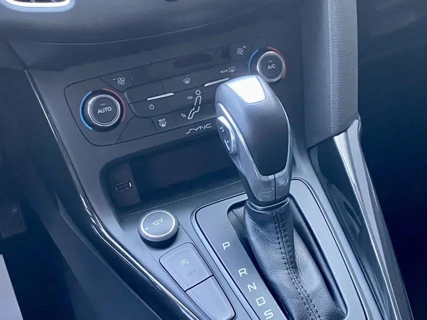 Ford Focus 2017 Hatchback EcoBoost 180 Automatic Elite Model — миниатюра 19