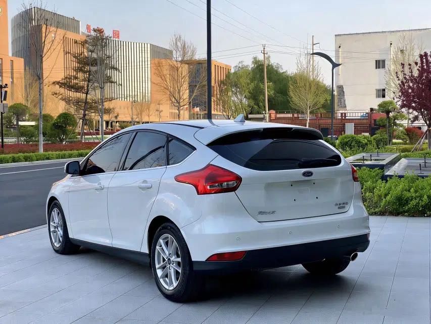 Ford Focus 2017 Hatchback EcoBoost 180 Automatic Elite Model — миниатюра 5