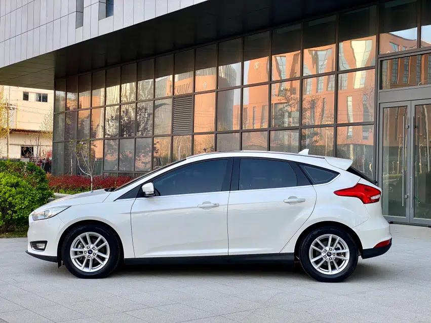Ford Focus 2017 Hatchback EcoBoost 180 Automatic Elite Model — миниатюра 6
