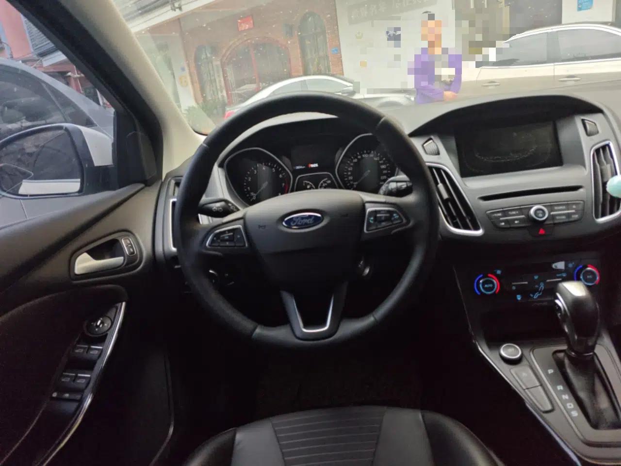 Ford Focus 2017 Hatchback EcoBoost 180 Automatic Elite Model — миниатюра 7