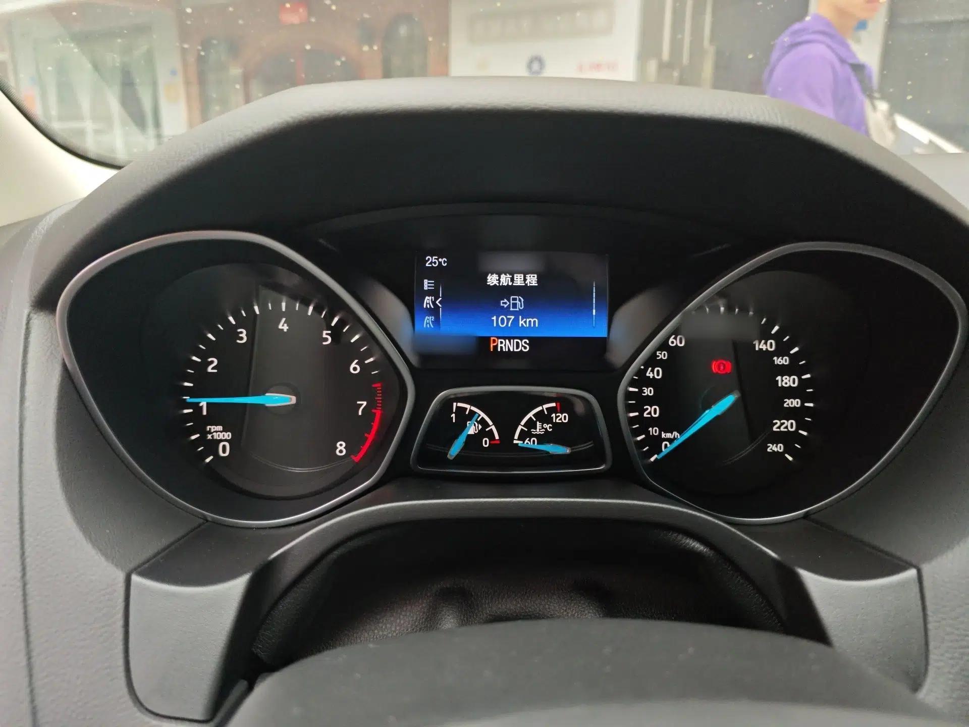 Ford Focus 2017 Hatchback EcoBoost 180 Automatic Elite Model — миниатюра 8