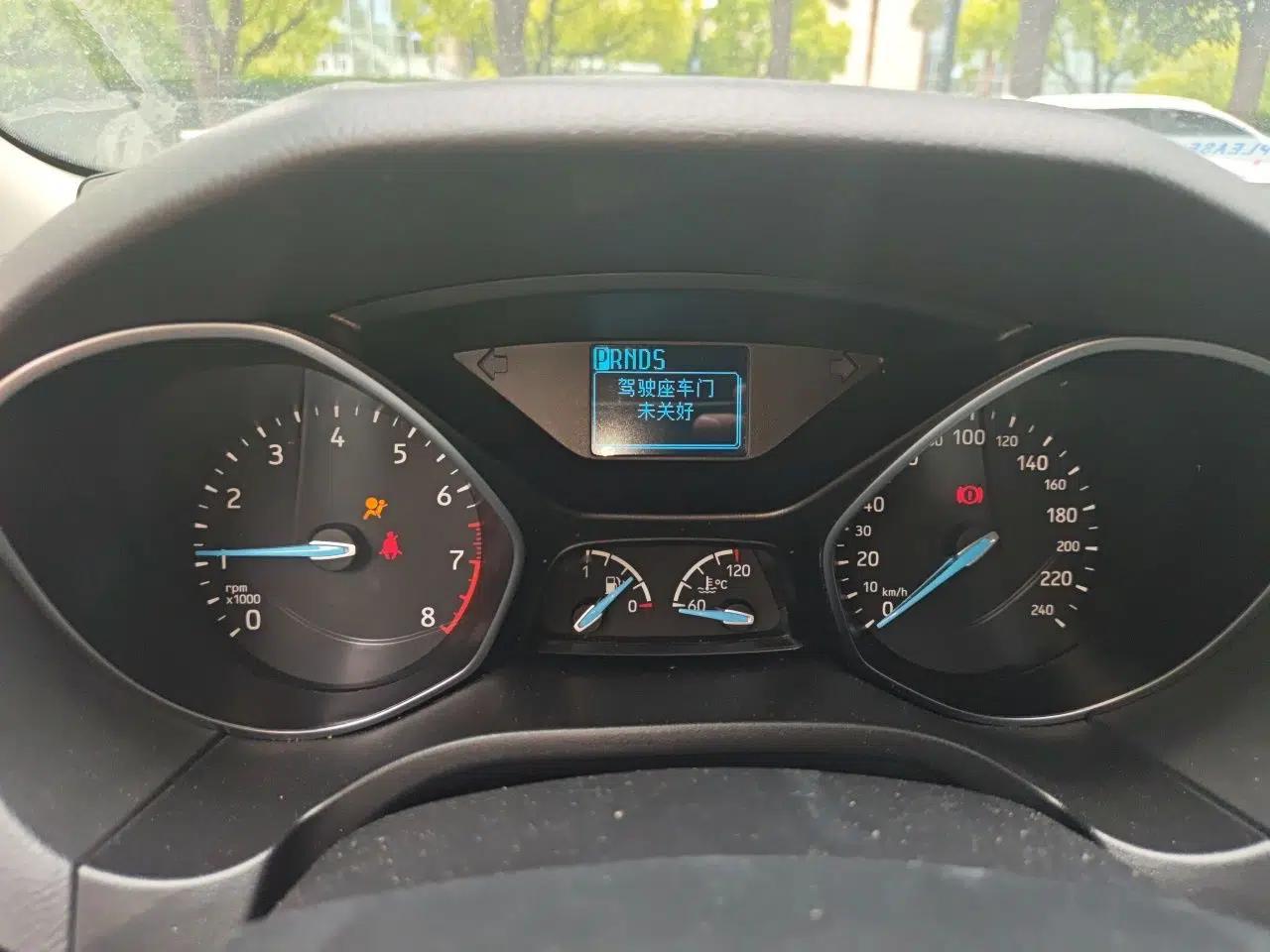 Ford Focus 2018 Sedan Classic 1.6L Automatic Trendy SmartDrive Edition — миниатюра 12