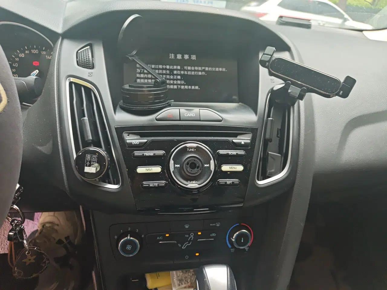 Ford Focus 2018 Sedan Classic 1.6L Automatic Trendy SmartDrive Edition — миниатюра 14
