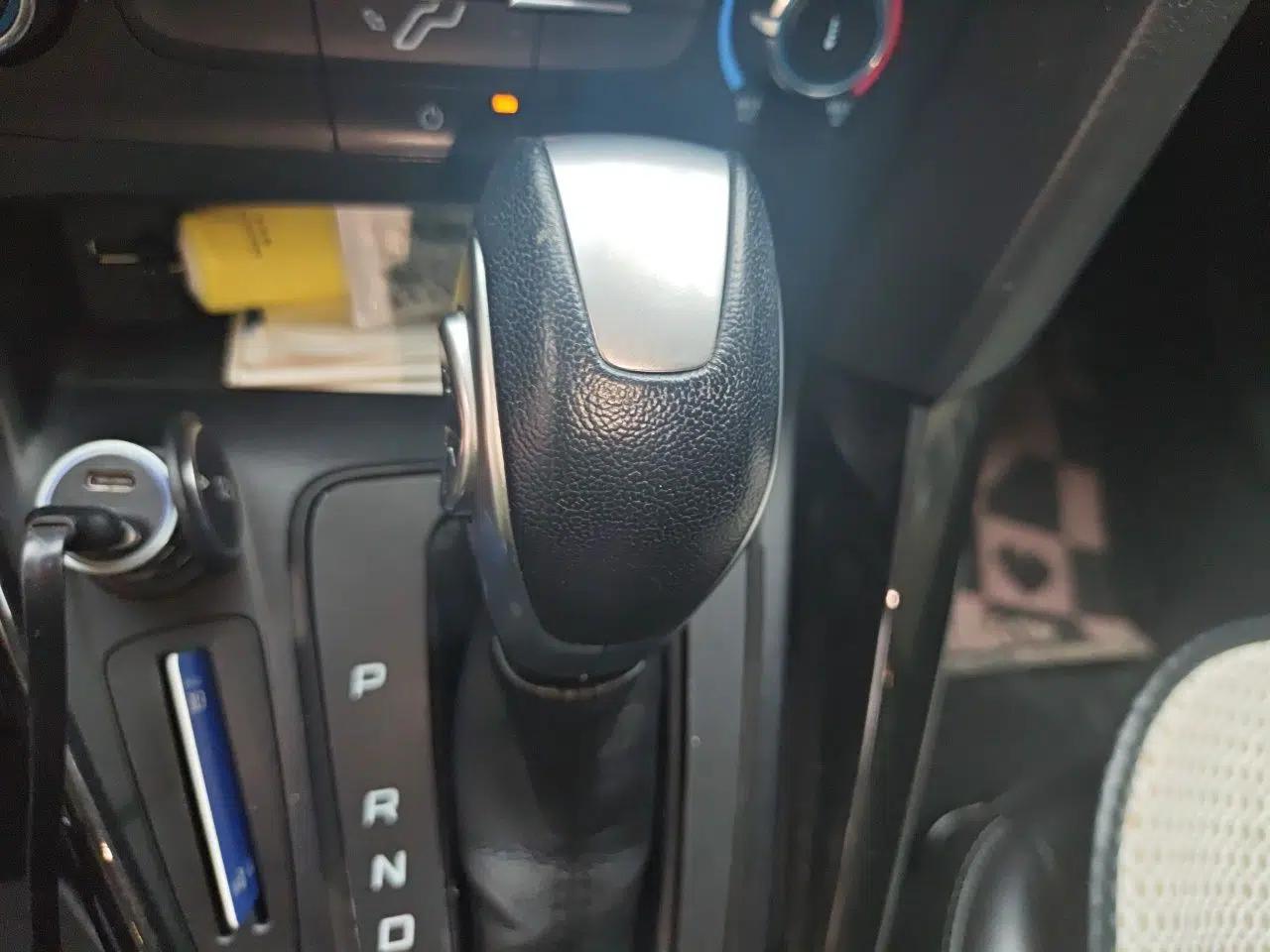 Ford Focus 2018 Sedan Classic 1.6L Automatic Trendy SmartDrive Edition — миниатюра 15
