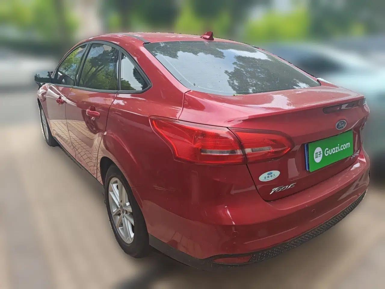 Ford Focus 2018 Sedan Classic 1.6L Automatic Trendy SmartDrive Edition — миниатюра 4