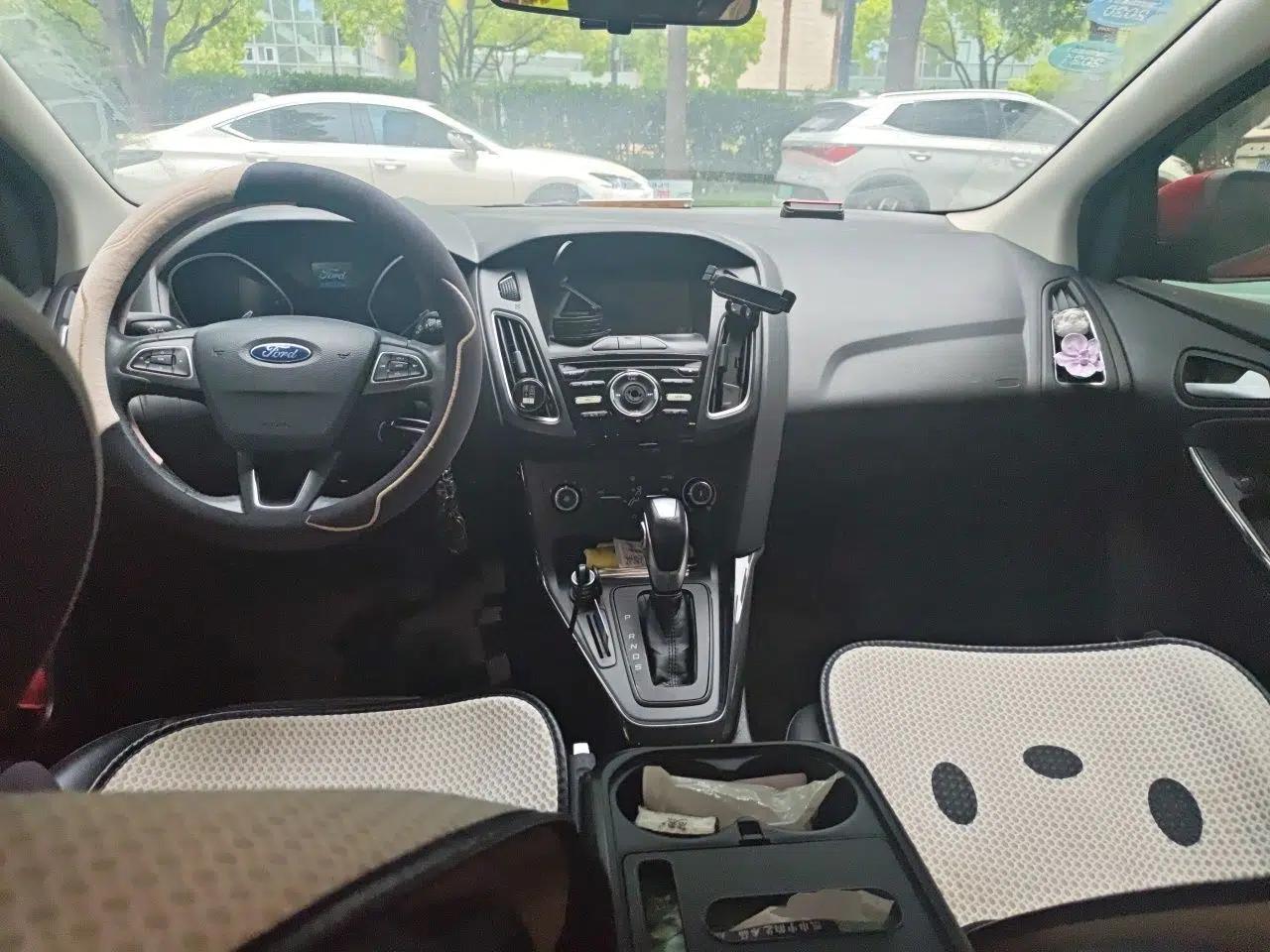 Ford Focus 2018 Sedan Classic 1.6L Automatic Trendy SmartDrive Edition — миниатюра 10