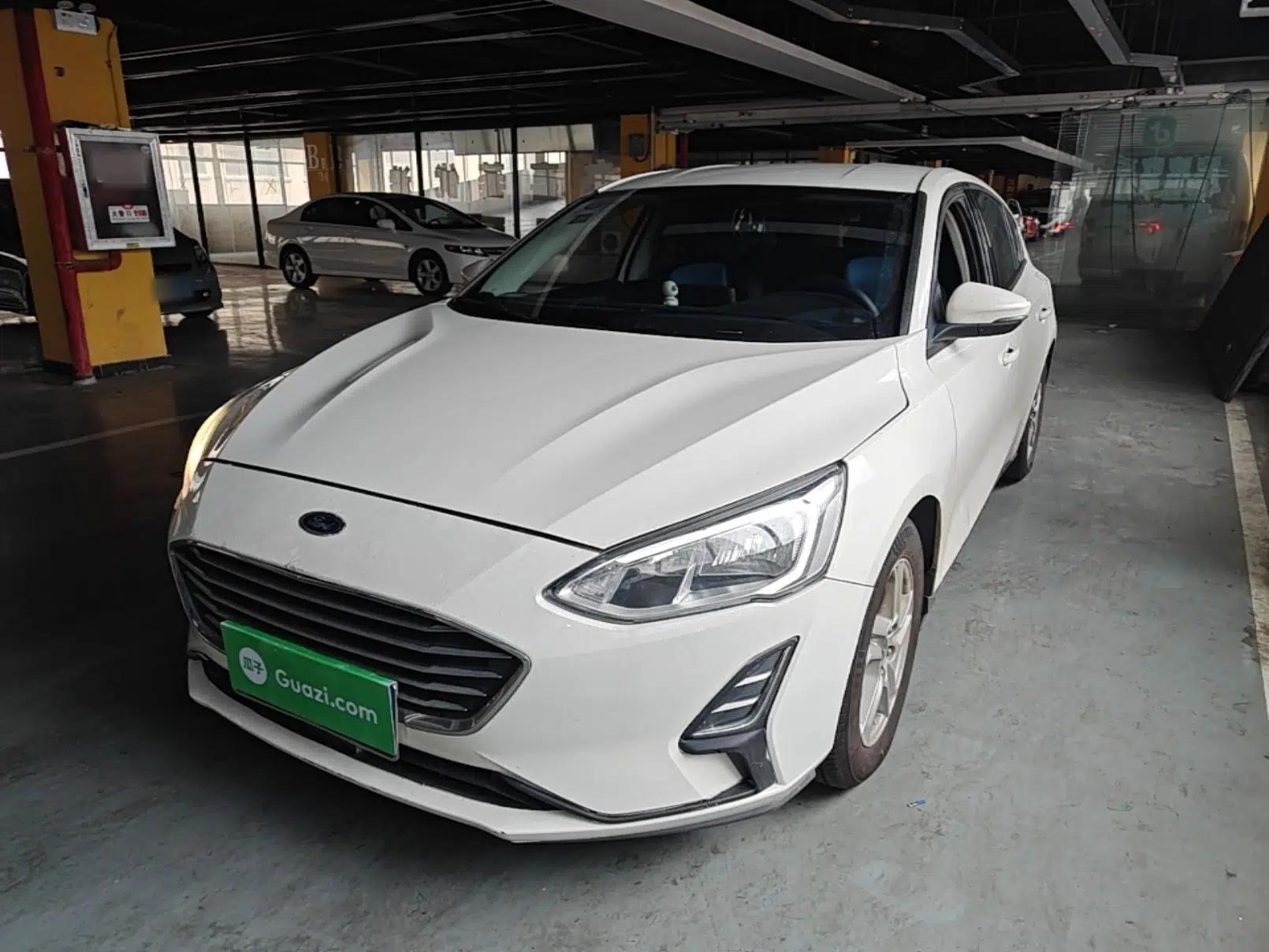 Ford Focus 2019 Hatchback 1.5L Automatic Sharp Edition China V Standard — миниатюра 1
