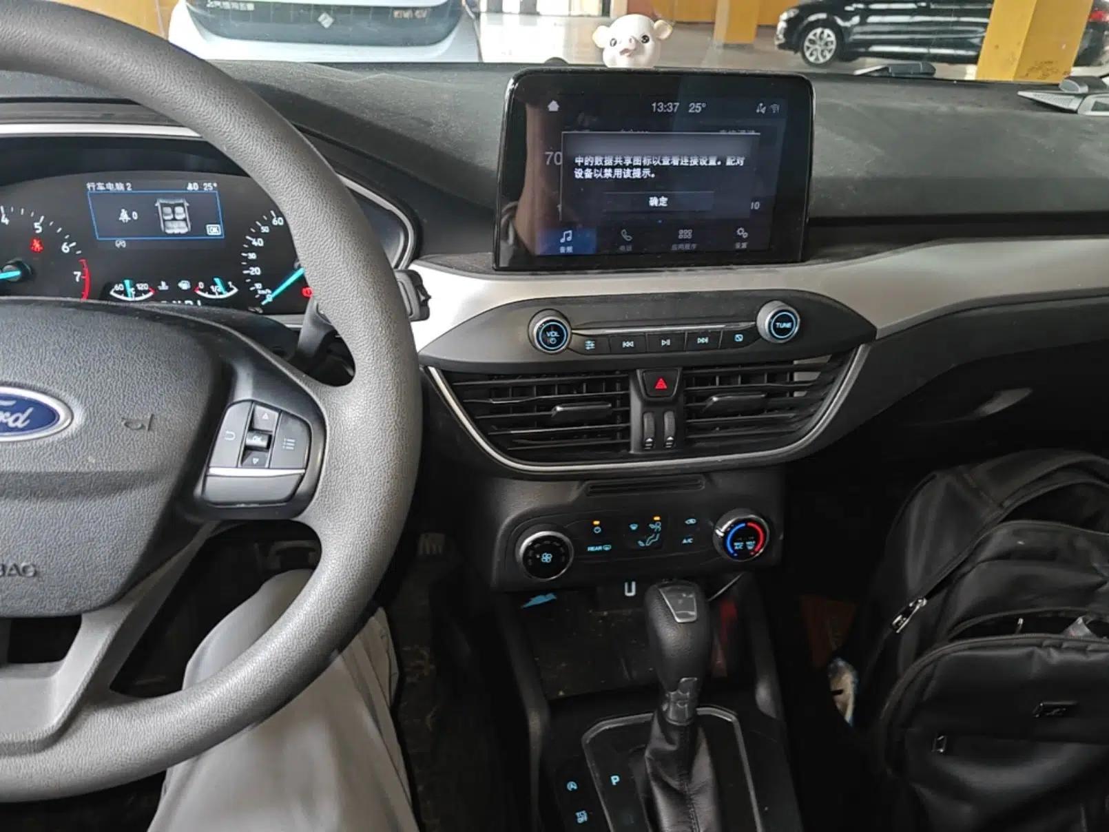 Ford Focus 2019 Hatchback 1.5L Automatic Sharp Edition China V Standard — миниатюра 13