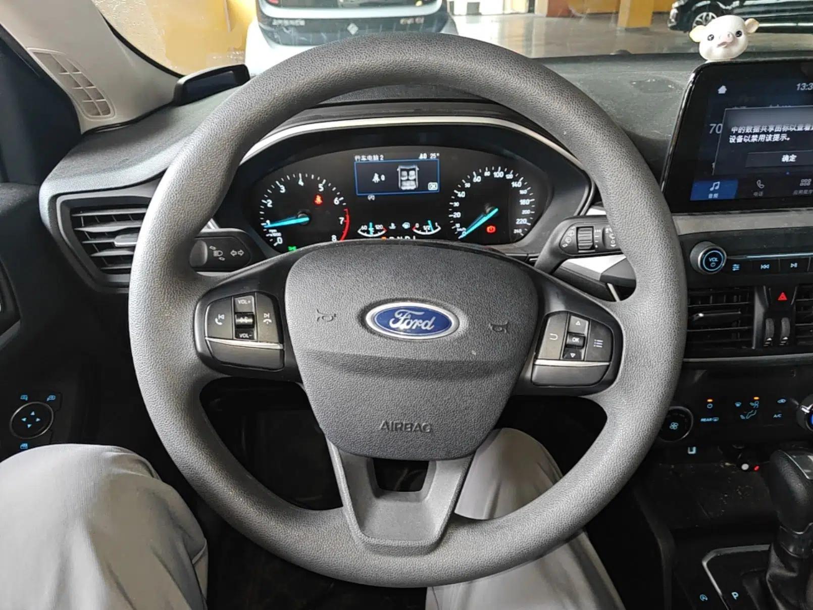 Ford Focus 2019 Hatchback 1.5L Automatic Sharp Edition China V Standard — миниатюра 14