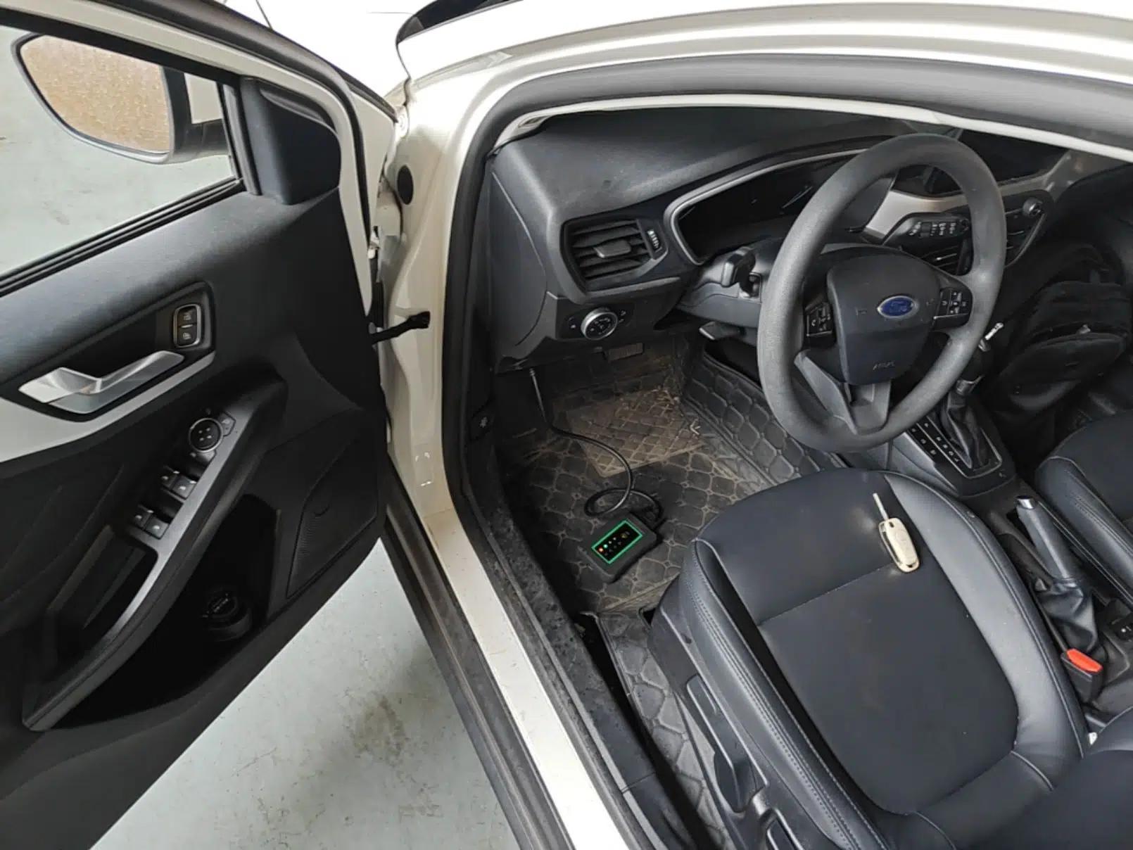Ford Focus 2019 Hatchback 1.5L Automatic Sharp Edition China V Standard — миниатюра 19