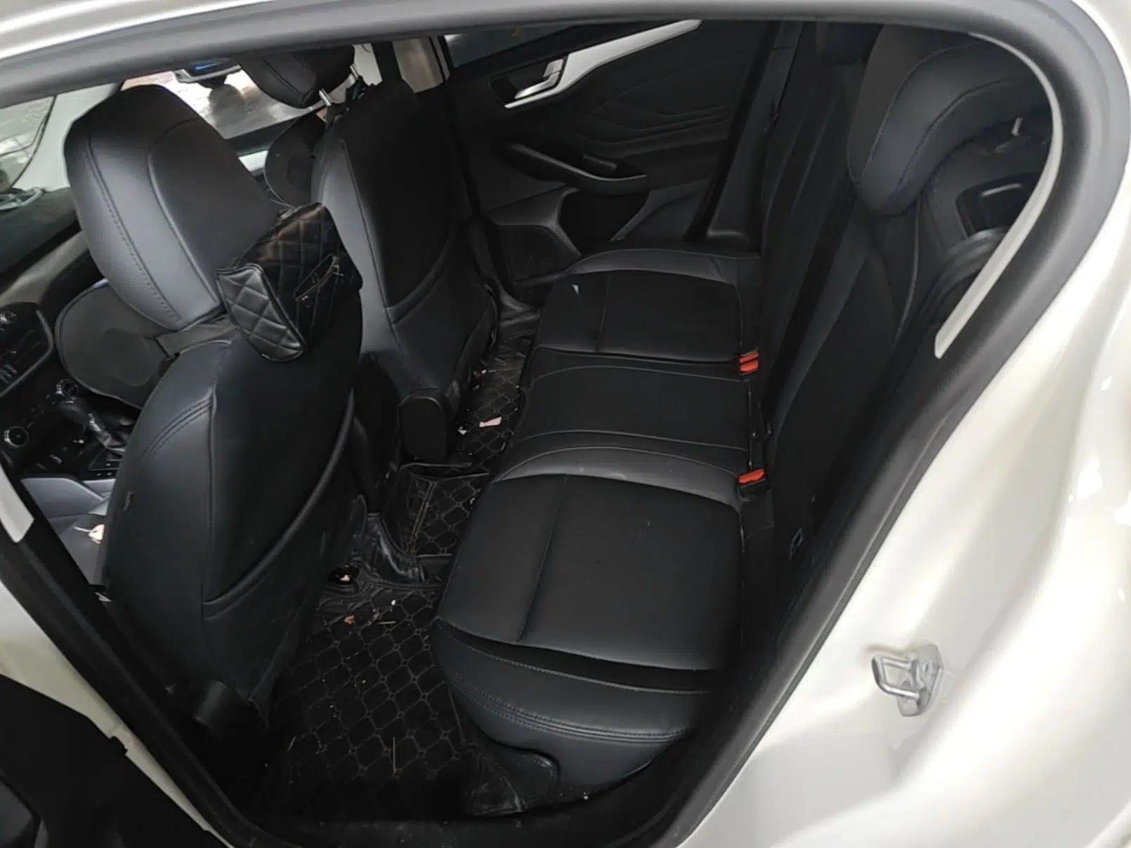 Ford Focus 2019 Hatchback 1.5L Automatic Sharp Edition China V Standard — миниатюра 20