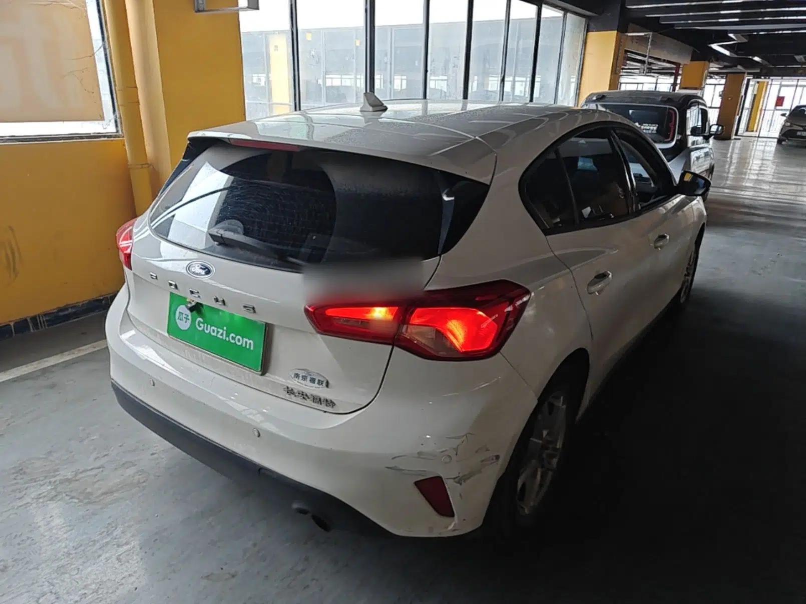 Ford Focus 2019 Hatchback 1.5L Automatic Sharp Edition China V Standard — миниатюра 6
