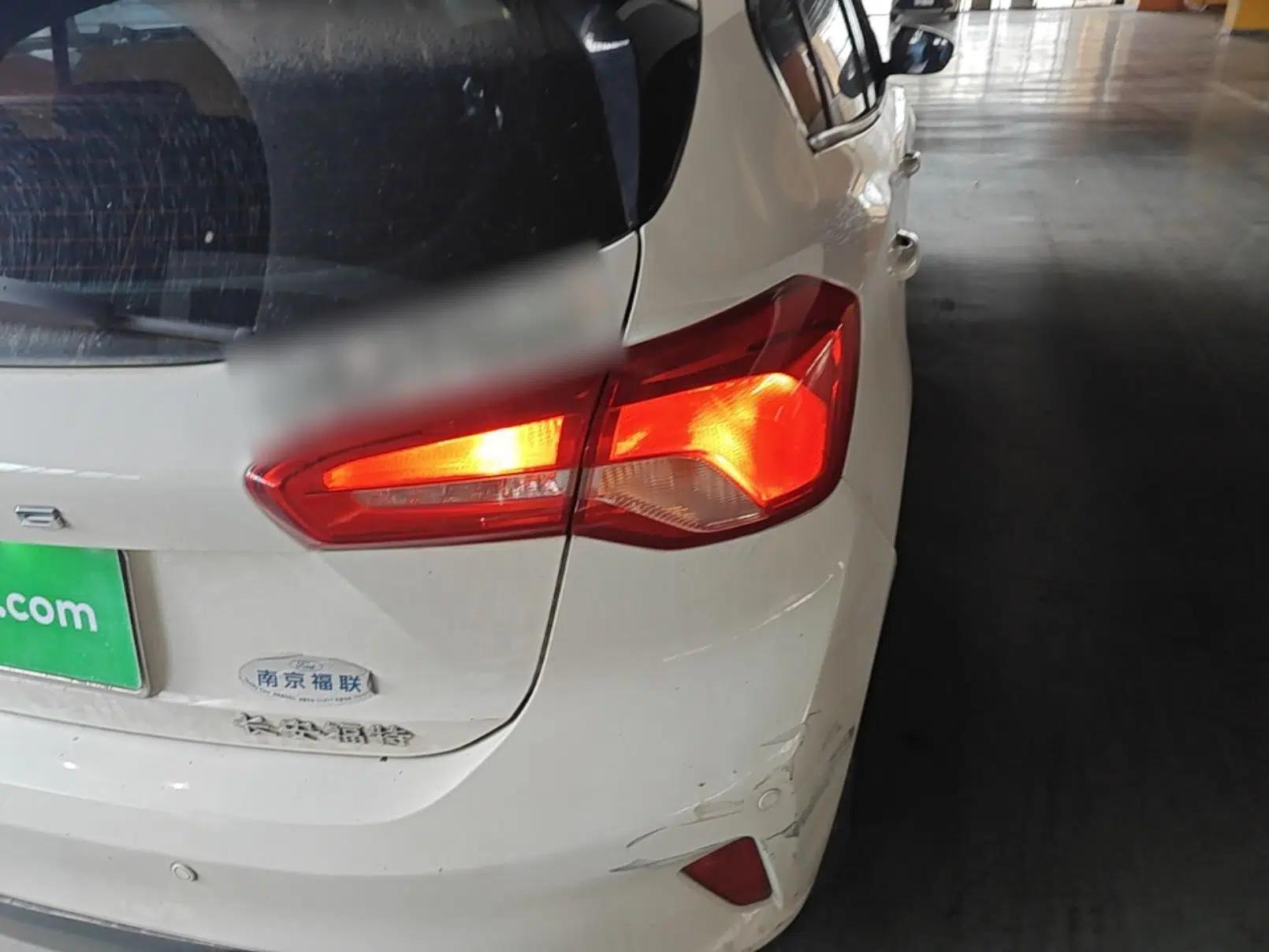 Ford Focus 2019 Hatchback 1.5L Automatic Sharp Edition China V Standard — миниатюра 7