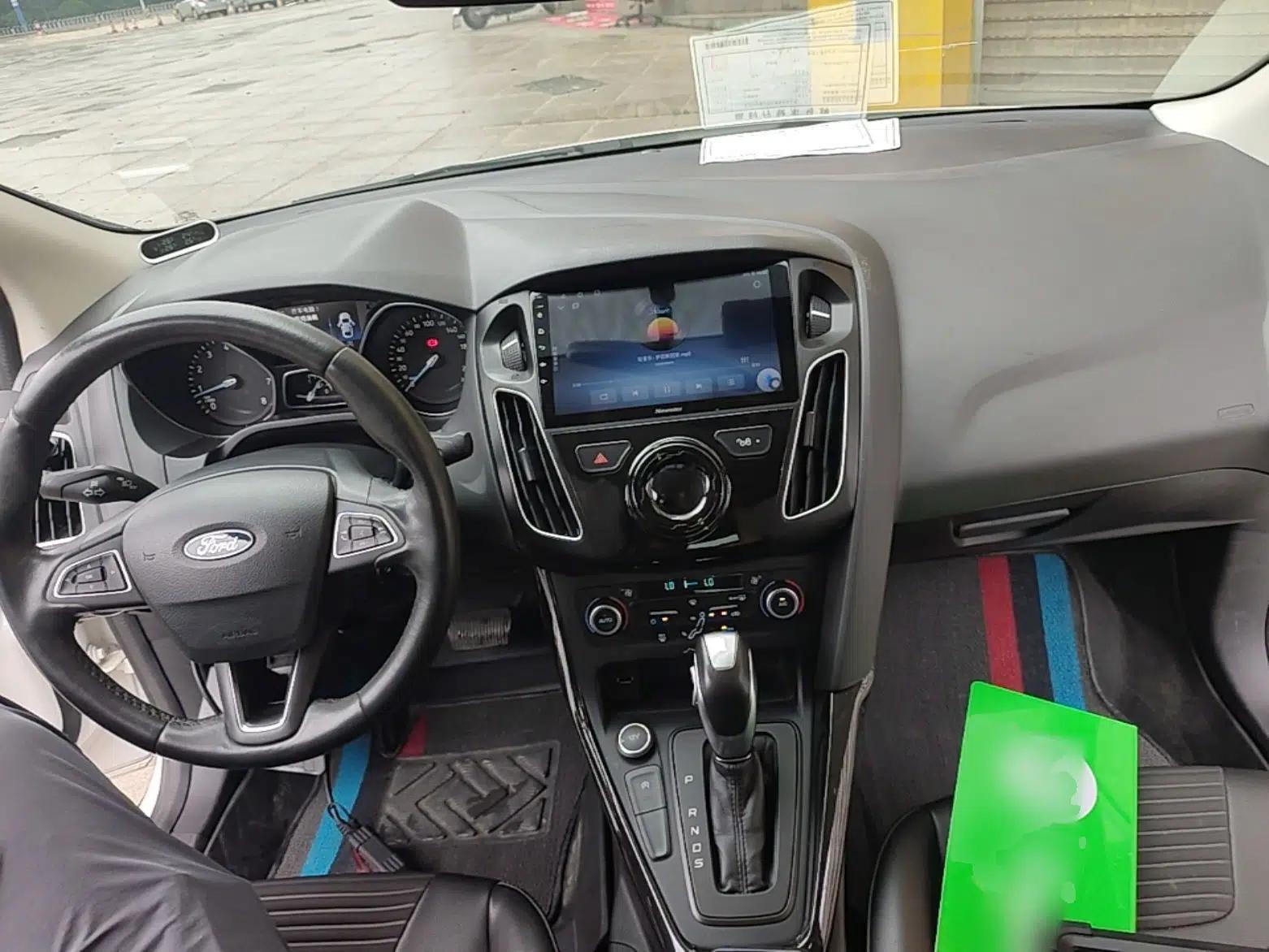 Ford Focus 2018 Sedan Classic EcoBoost 180 Automatic Elite Model — миниатюра 13