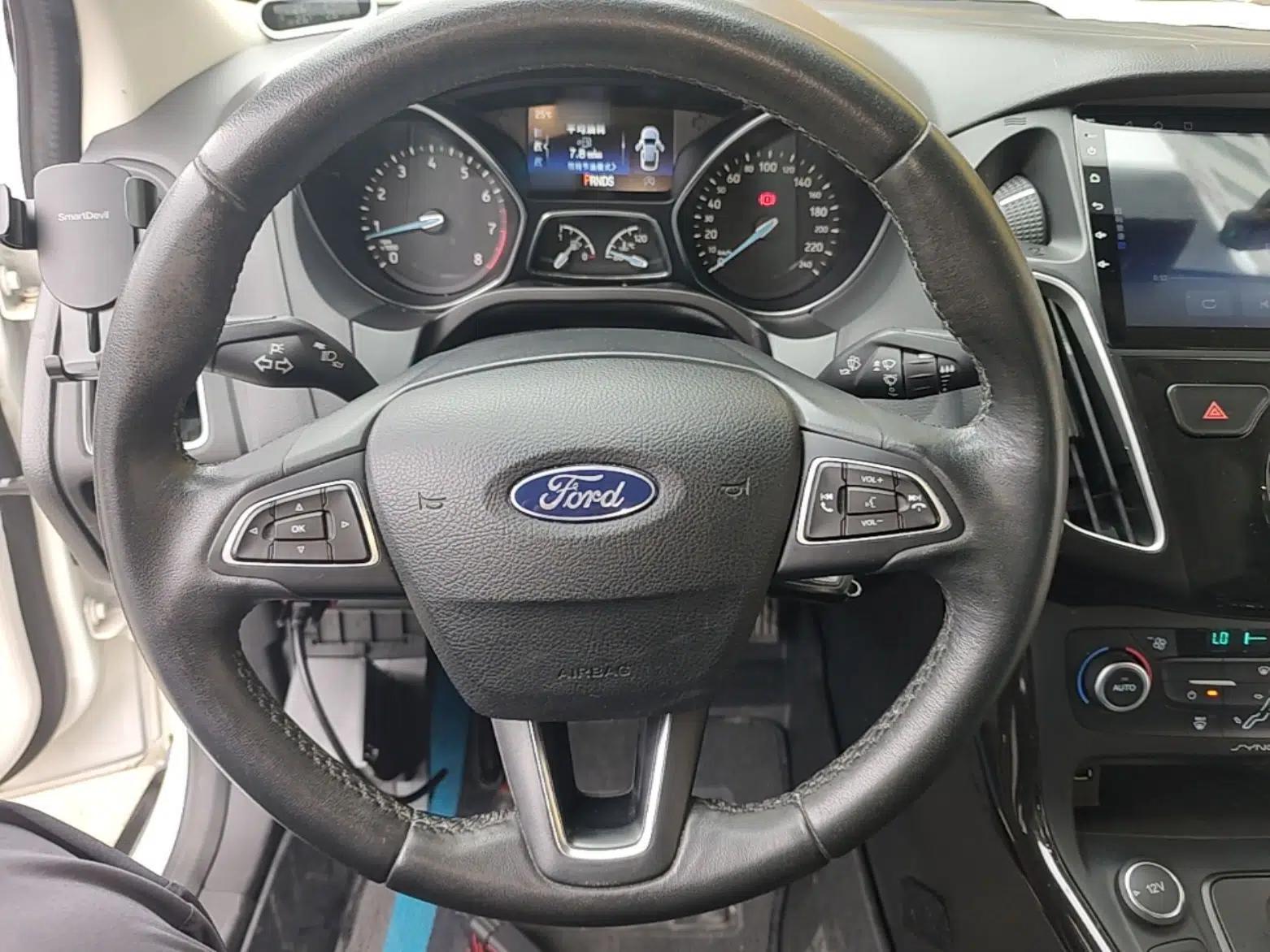 Ford Focus 2018 Sedan Classic EcoBoost 180 Automatic Elite Model — миниатюра 14