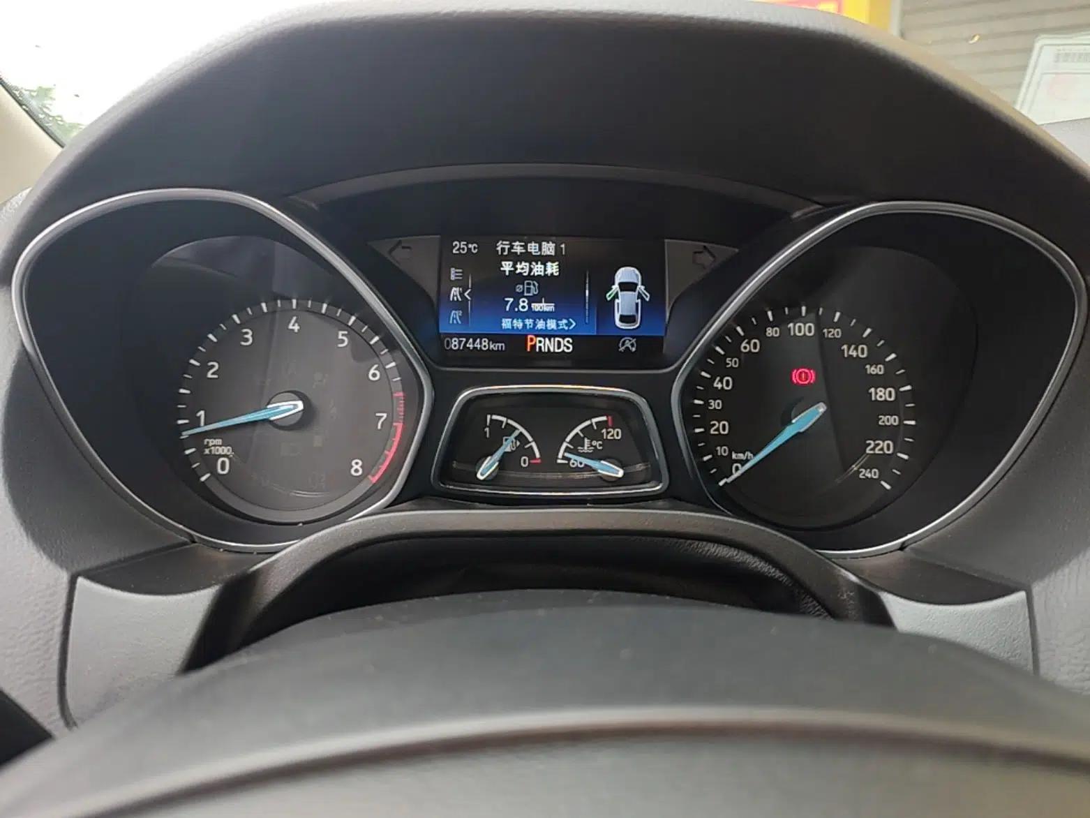 Ford Focus 2018 Sedan Classic EcoBoost 180 Automatic Elite Model — миниатюра 15