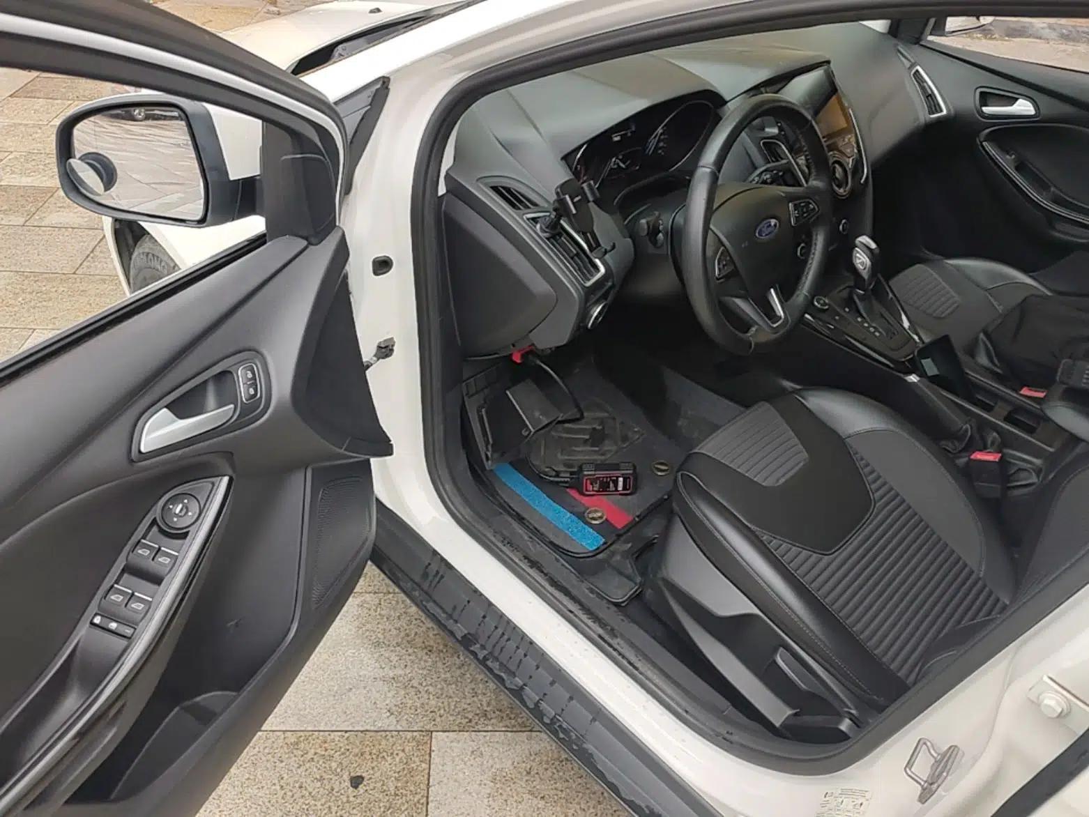 Ford Focus 2018 Sedan Classic EcoBoost 180 Automatic Elite Model — миниатюра 19