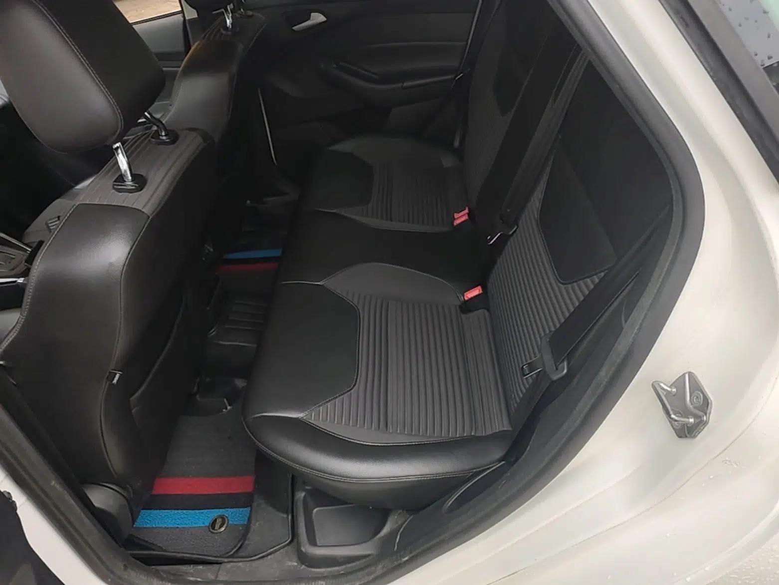 Ford Focus 2018 Sedan Classic EcoBoost 180 Automatic Elite Model — миниатюра 20