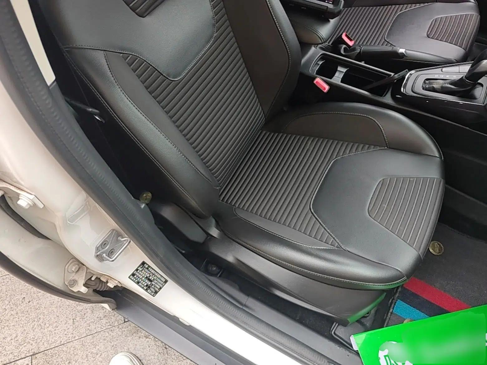 Ford Focus 2018 Sedan Classic EcoBoost 180 Automatic Elite Model — миниатюра 23