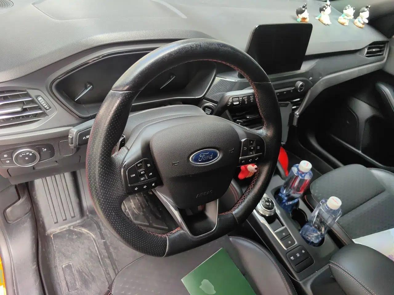 Ford Focus 2019 Hatchback EcoBoost 180 Automatic ST Line — миниатюра 11