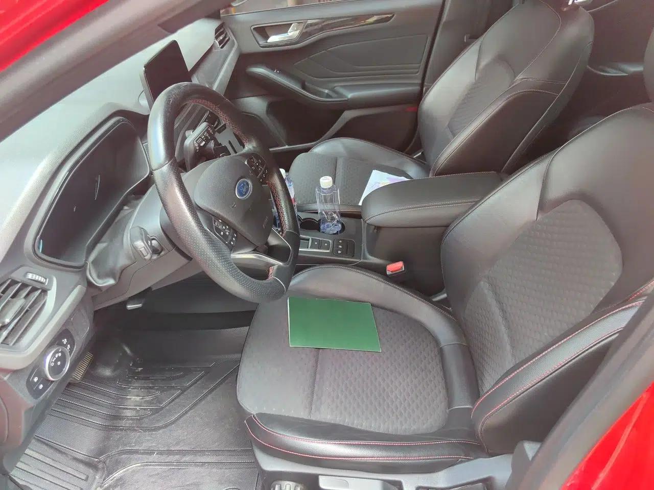 Ford Focus 2019 Hatchback EcoBoost 180 Automatic ST Line — миниатюра 16