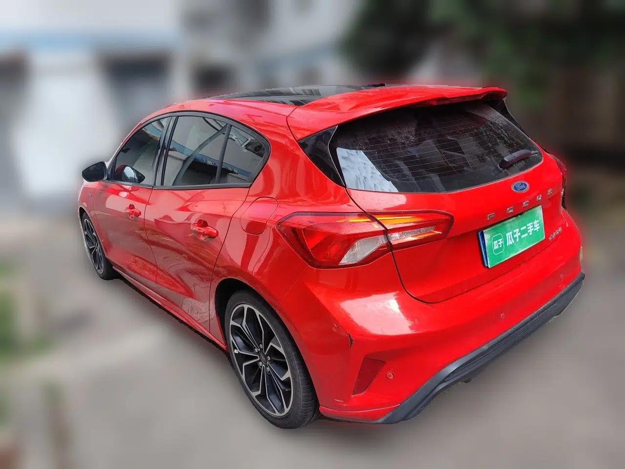 Ford Focus 2019 Hatchback EcoBoost 180 Automatic ST Line — миниатюра 4