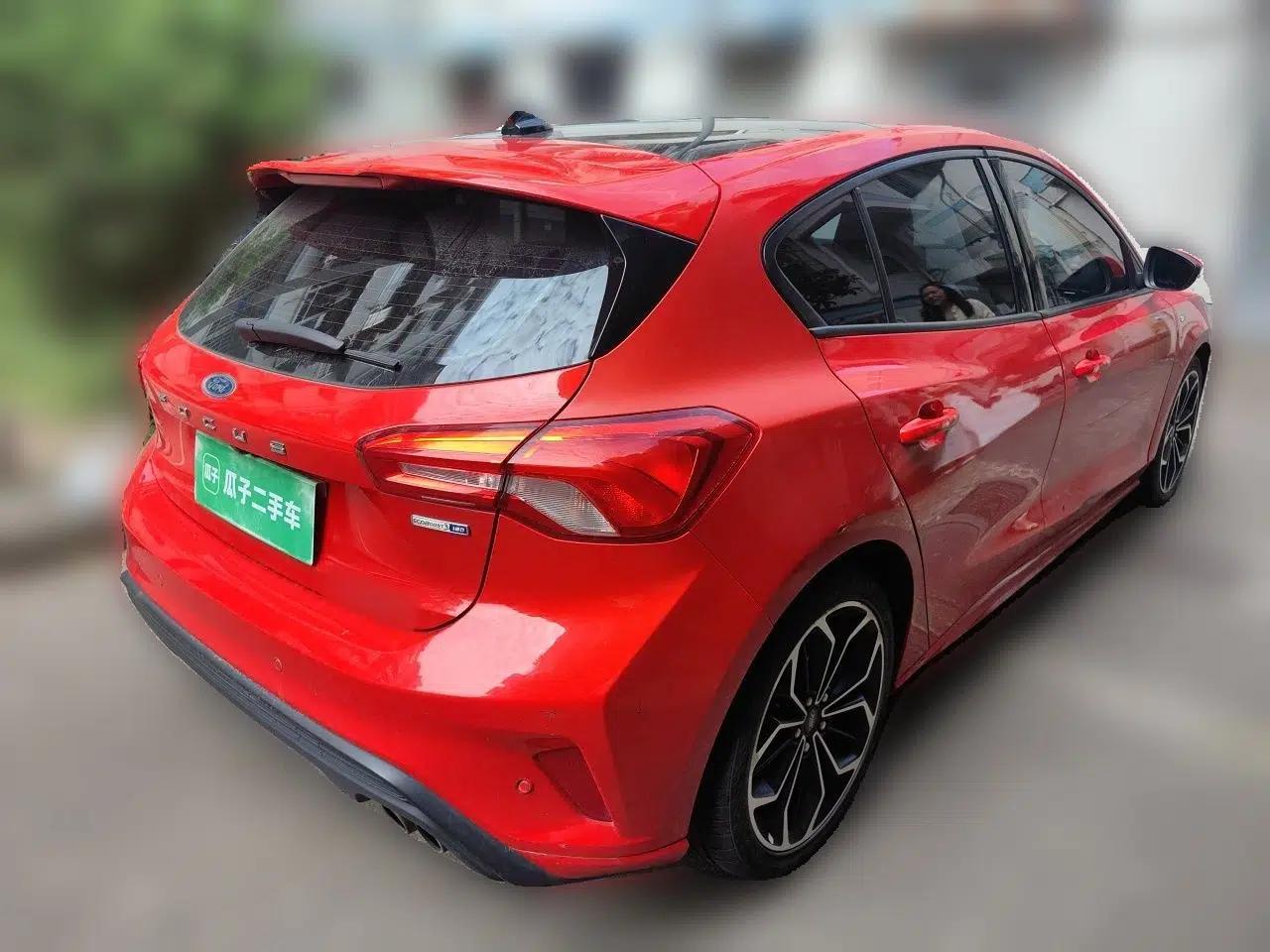 Ford Focus 2019 Hatchback EcoBoost 180 Automatic ST Line — миниатюра 6