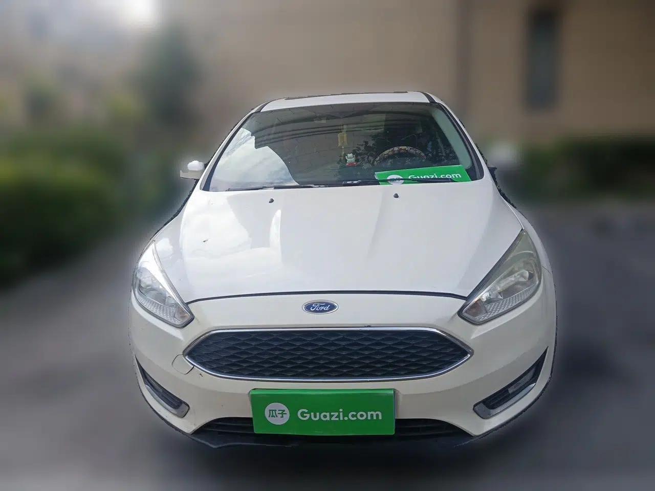 Ford Focus 2017 Hatchback EcoBoost 125 Automatic - Ultra-Powerful Style Edition with Smart Drive Features — миниатюра 2