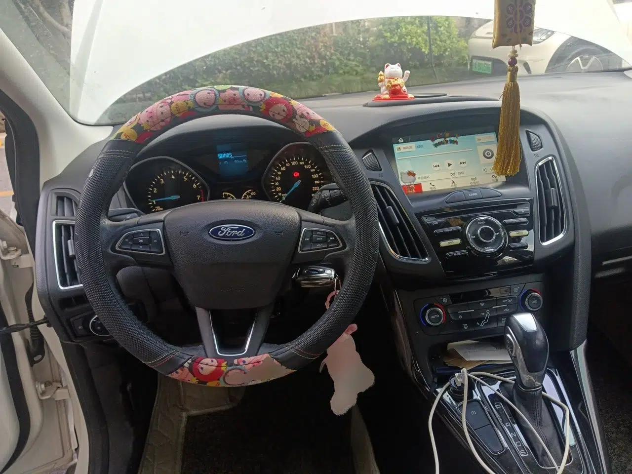 Ford Focus 2017 Hatchback EcoBoost 125 Automatic - Ultra-Powerful Style Edition with Smart Drive Features — миниатюра 7