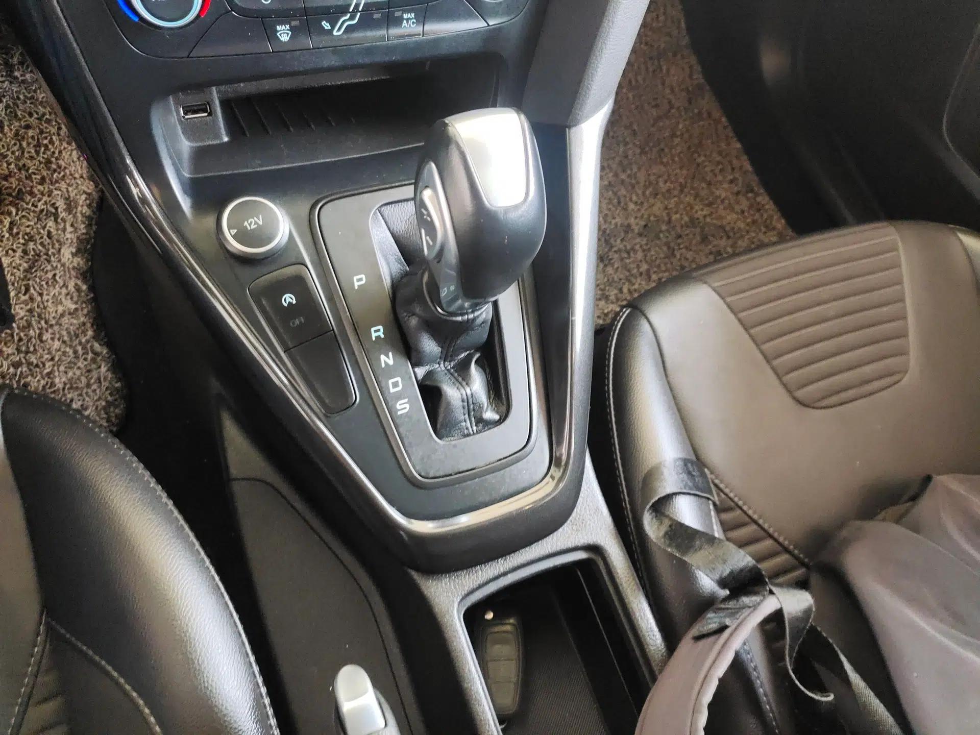 Ford Focus 2018 Sedan Classic EcoBoost 125 Automatic Supercharged Style SmartDrive Edition — миниатюра 17