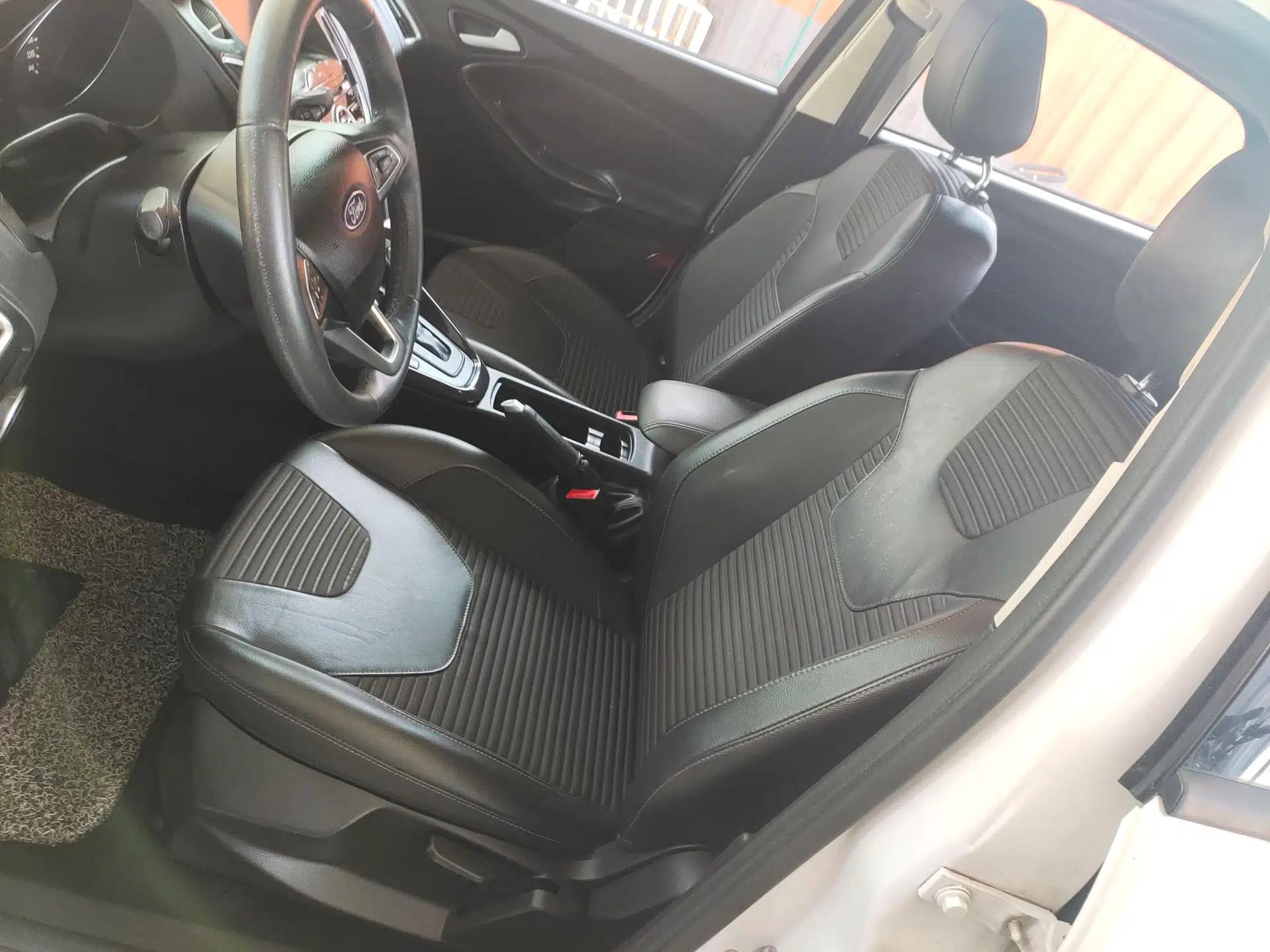 Ford Focus 2018 Sedan Classic EcoBoost 125 Automatic Supercharged Style SmartDrive Edition — миниатюра 18