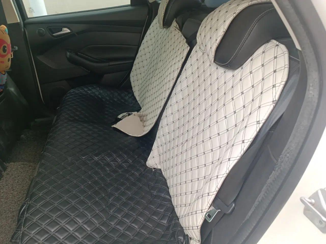 Ford Focus 2012 Hatchback 2.0L Automatic Luxury Sport Model — миниатюра 18