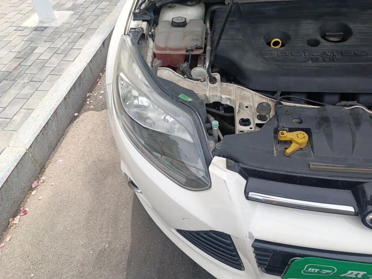 Ford Focus 2012 Hatchback 2.0L Automatic Luxury Sport Model — миниатюра 7
