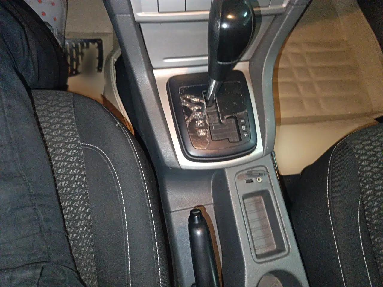 Ford Focus 2013 Hatchback Classic 1.8L Automatic Base Model — миниатюра 11